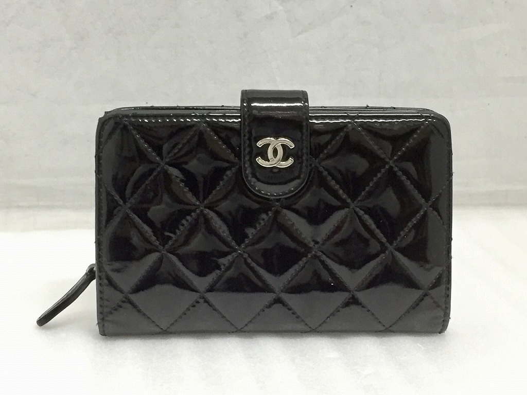 シャネル CHANEL マトラッセ ココマーク エナメル 二つ折り 財布 ブラック A48667拍卖