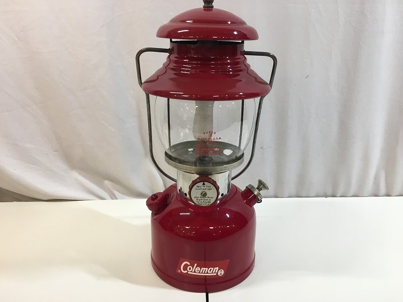 コールマン Coleman 61年製 ガソリンランタン バーガンディ PYREXグローブ アウトドア用品 レッド 200A拍卖