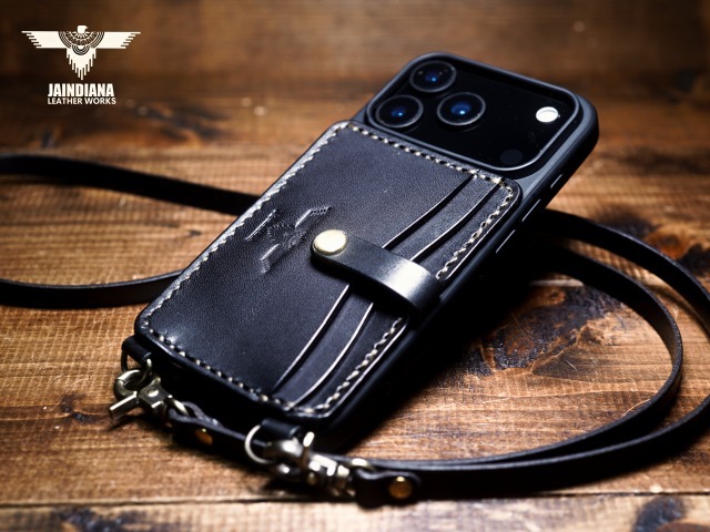 iPhone17Proケース 手縫い サドルレザー ブラック ネックストラップ付き拍卖