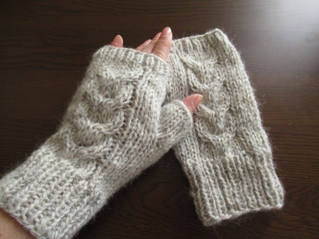 *mippi* 手編みハンドウォーマー 霜降りグレー カシミヤ混 指なし手袋 ハンドメイド拍卖