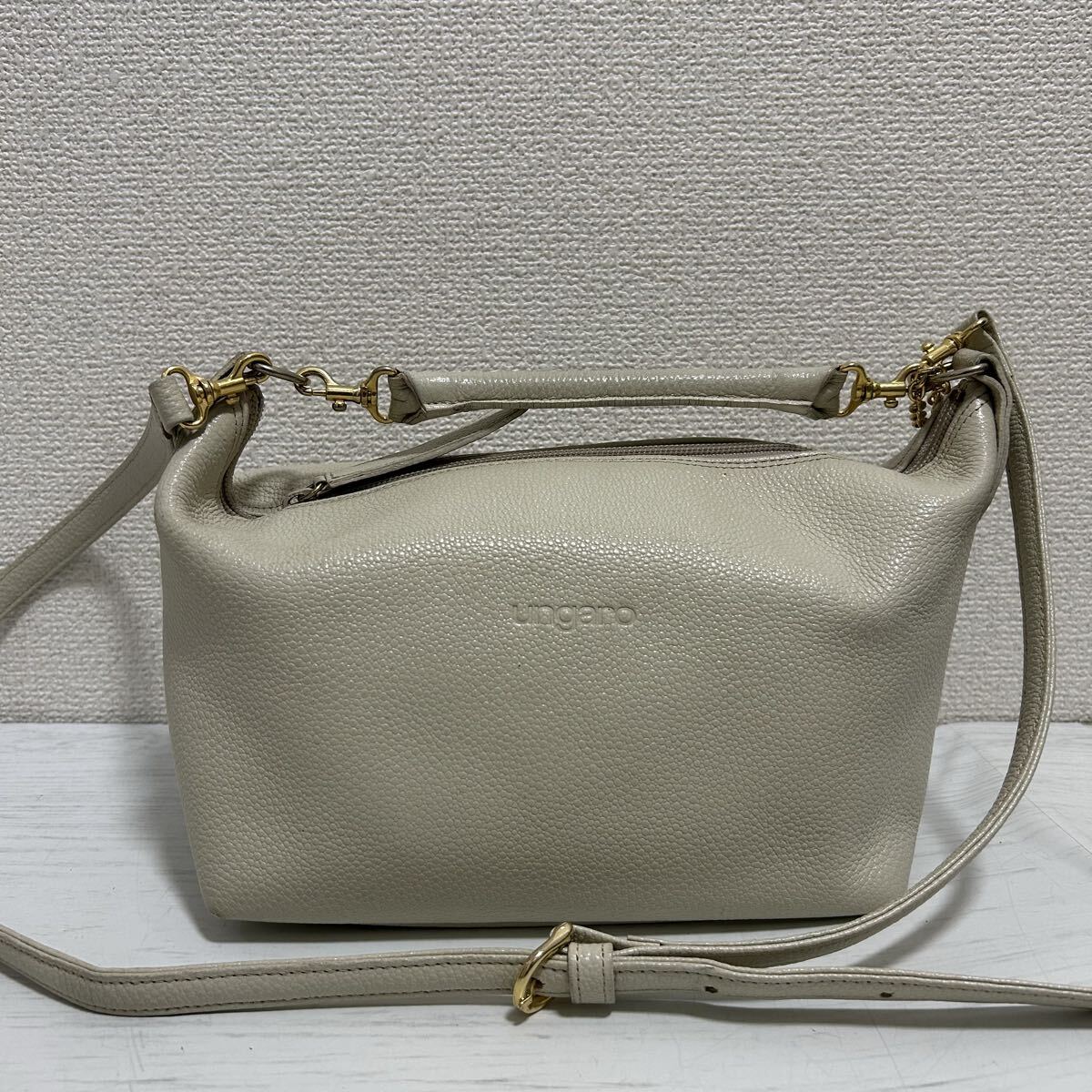 ungaro ウンガロ レディース 2way ショルダーバッグ ハンドバッグ ポシェット 白色 オフホワイト 牛革 本革 レザー 高級 ブランド拍卖