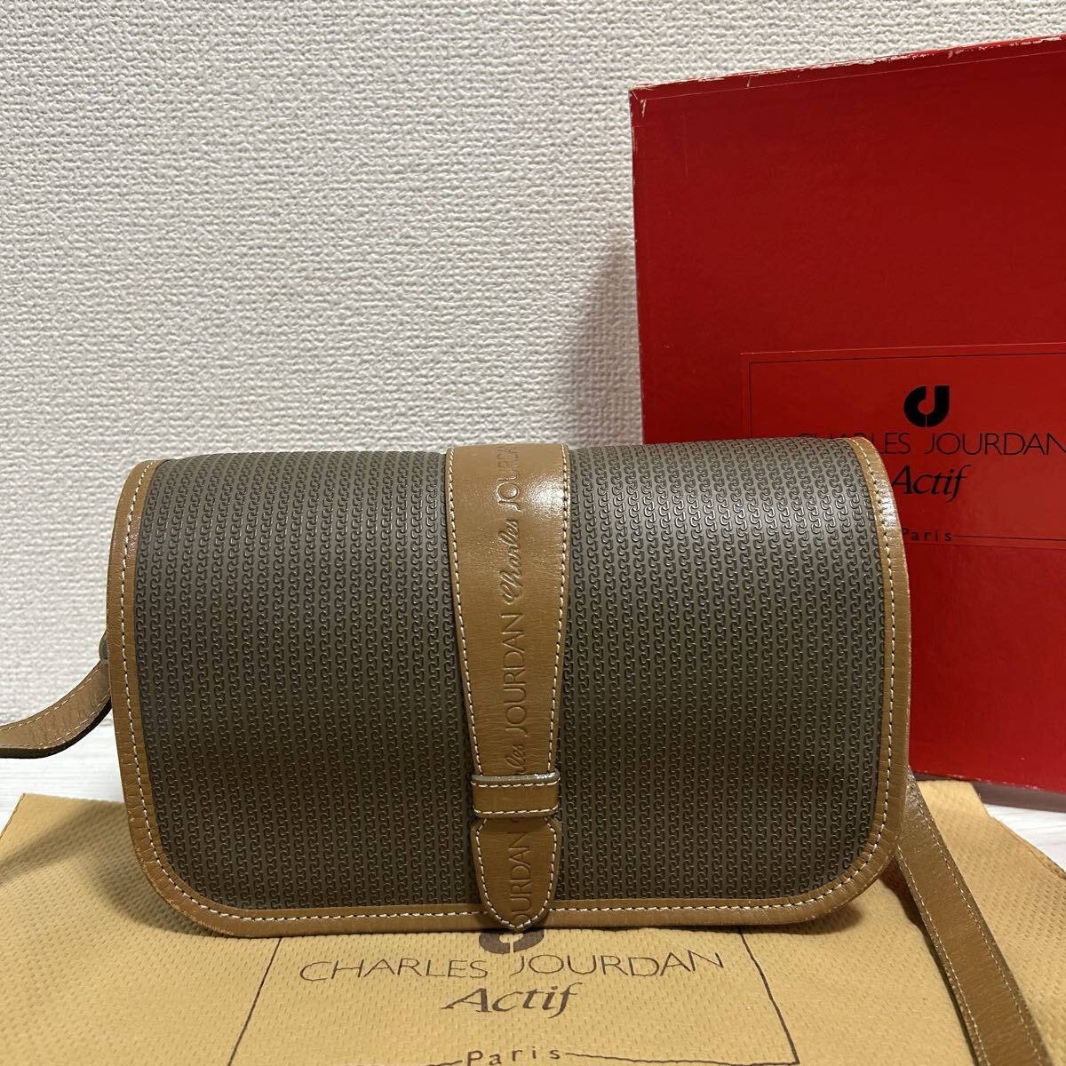 美品 CHARLES JOURDAN シャルルジョルダン メンズ レディース 斜め掛け ショルダーバッグ ヴィンテージ PVC レザー 総柄 グレー 高級拍卖