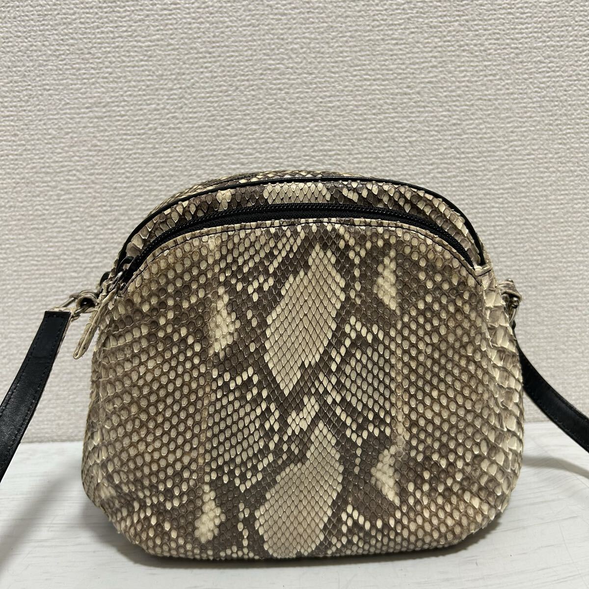 美品 蛇革 リアルパイソンレザー レディース 斜め掛け ショルダーバッグ クロスボディバッグ ポシェット 本革 ヘビ皮 ベージュ 拍卖