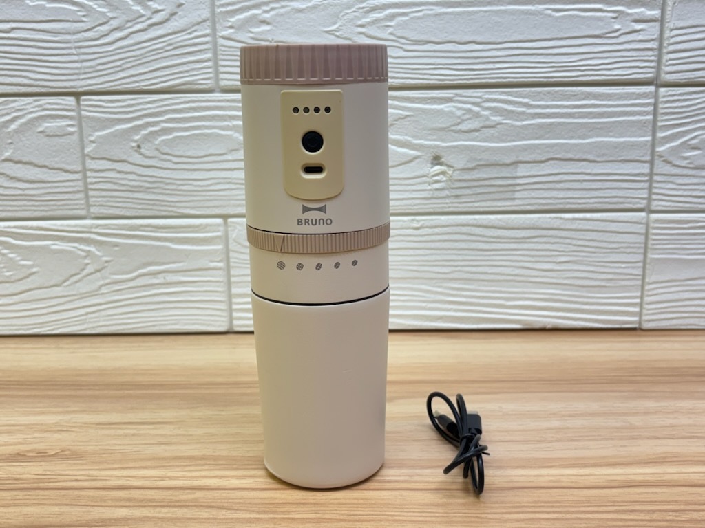 A920 訳あり 動確済 BRUNO 挽きたてコーヒーが楽しめる 電動ミル付 コーヒーメーカー ピンクベージュ ポータブル コーヒーメーカー拍卖
