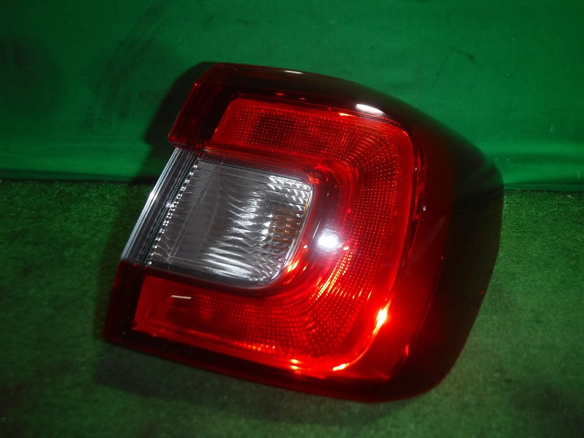 【ヤ①】スバル レヴォーグ VMG 純正 右テールランプ ICHIKOH D125拍卖