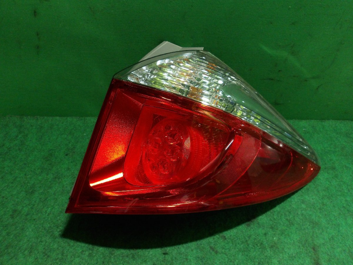 【ヤ①】トヨタ ラクティス NCP122 純正 右テール KOITO 52-226拍卖