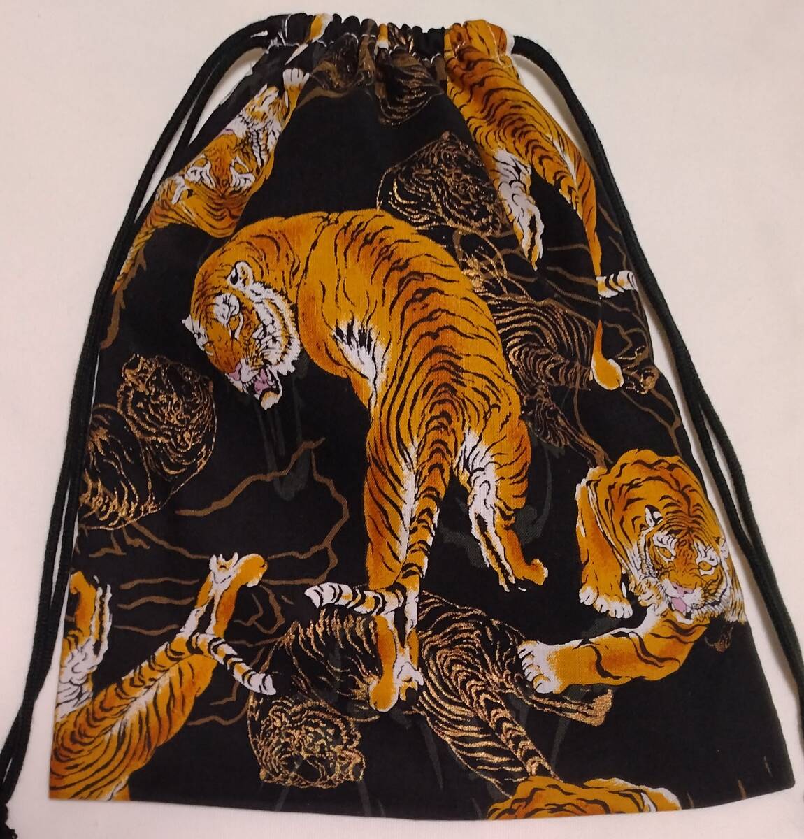巾着袋■金彩 虎柄 黒【約よこ19cm×たて23.5cm】和柄 国産 製造販売終了生地拍卖