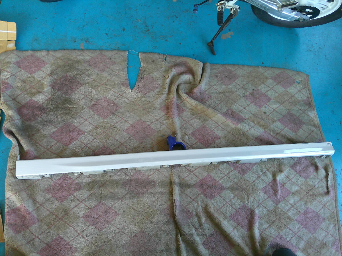 MA37S MA47S ソリオ バンディット 左 純正 サイドステップ 77240-83S00-ZVR パールホワイト 擦り傷有り!補修ベースにどうぞ!!拍卖