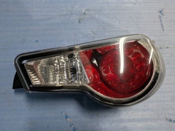 TOYOTA トヨタ ZN6 86 純正 運転席側 テールレンズ テールライト 訳アリ ジャンク品 BRZ ZC6拍卖