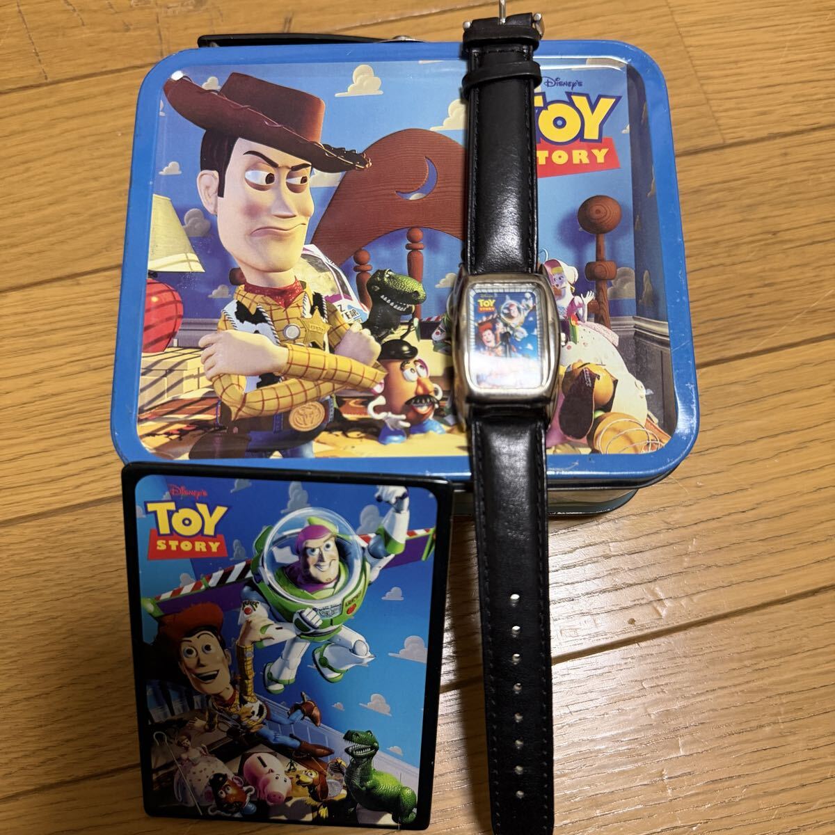 fossil トイストーリー ウッディ (美品)腕時計 限定品 ケース バズ ジャンク ディズニー ジャンク拍卖