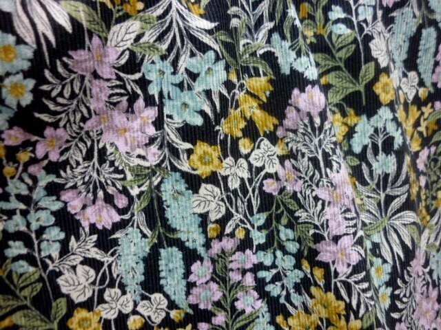 3m シャツコール 生地 草花柄/チャコールグレー地 細コール 薄手の コーデュロイ生地 コール天 ハギレ拍卖