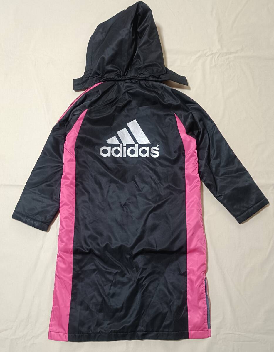 宅急便送料込み 140cm adidas アディダス 裏ボア 中綿入り ロング丈 ベンチコート 背中ビッグロゴ フード付き 女の子 防寒 上着 黒 8100拍卖