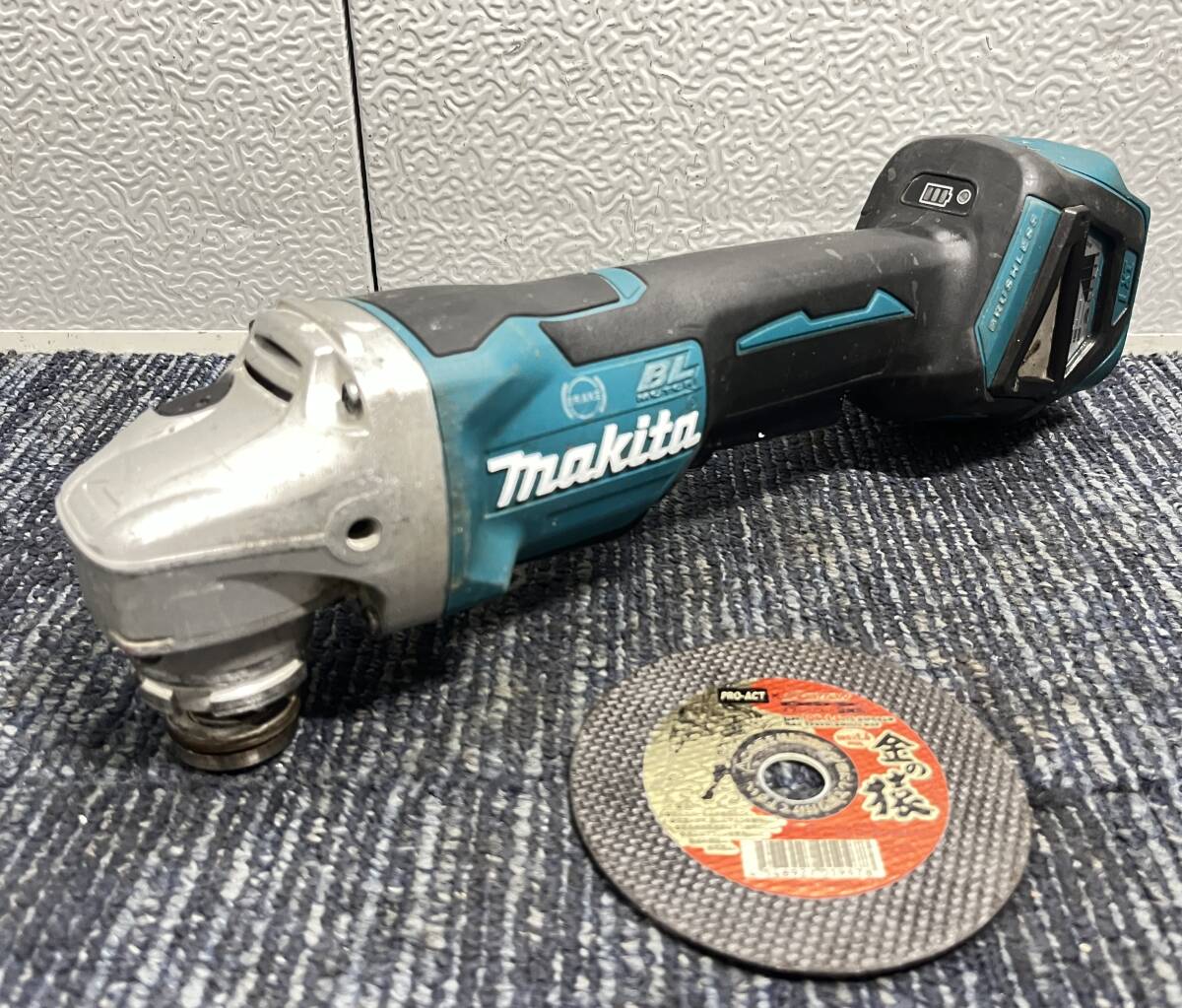 【美品】makita マキタ 18V 100mm 充電式ディスクグラインダ GA418DZ 本体のみ 電動工具 10301拍卖