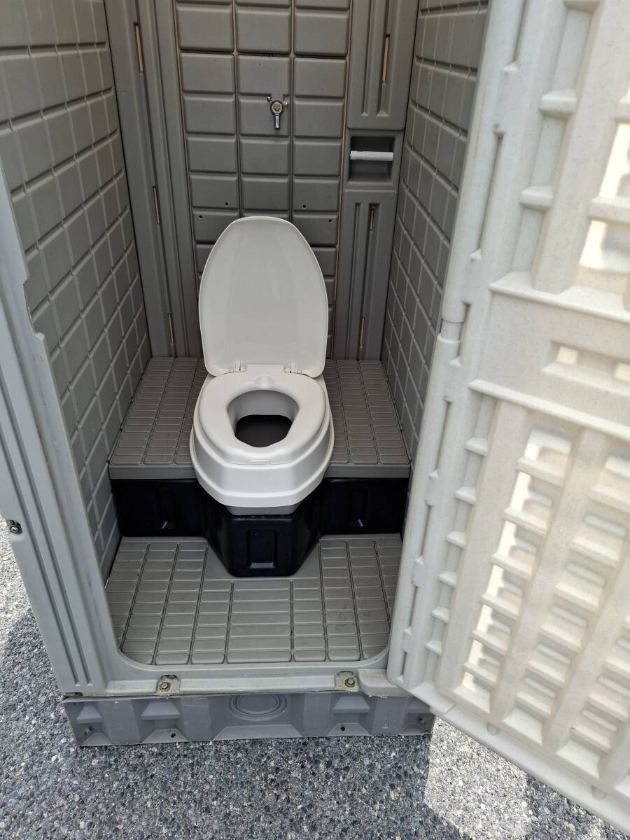 中古 本水洗 洋式(新品被せ式) 仮設トイレ 水洗式 サイズ 横幅870×奥行1,550×高さ2,580 格安配送 洋式 水洗 仮設拍卖