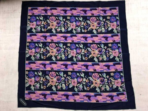 ミッソーニ MISSONI 花柄 幾何学模様 レトロ イタリアン モード 大判スカーフ アクセサリー 小物 レディース 紺拍卖