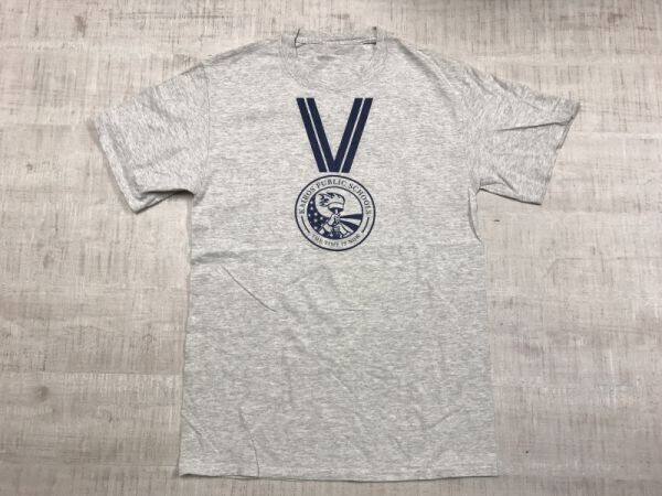 KAIROS PUBLIC SCHOOLS メンズ 2019 メダル柄 バックプリント カリフォルニア スクール アメカジ 半袖Tシャツ ライトグレー拍卖