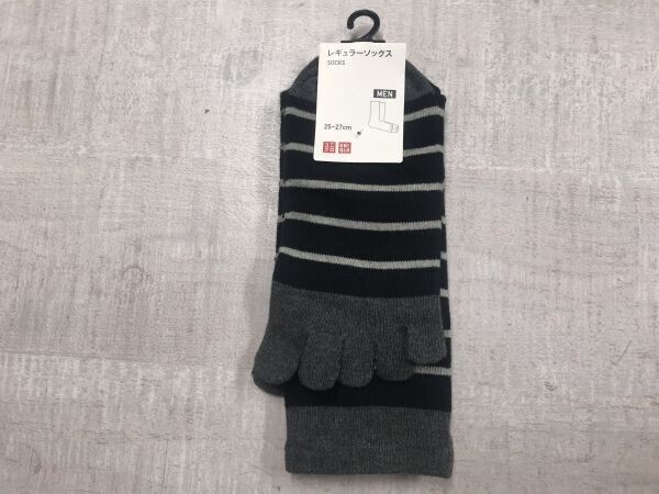 新品 ユニクロ UNIQLO ボーダー 五本指 ソックス 靴下 メンズ 25-27cm 黒 グレー拍卖