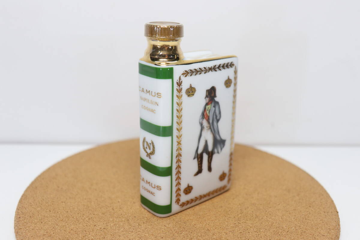 未開栓 CAMUS NAPOLEON COGNAC ブック型 カミュ ナポレオン コニャック ブランデー コレクション 保管品 陶器ボトル 40%? ミニサイズ拍卖