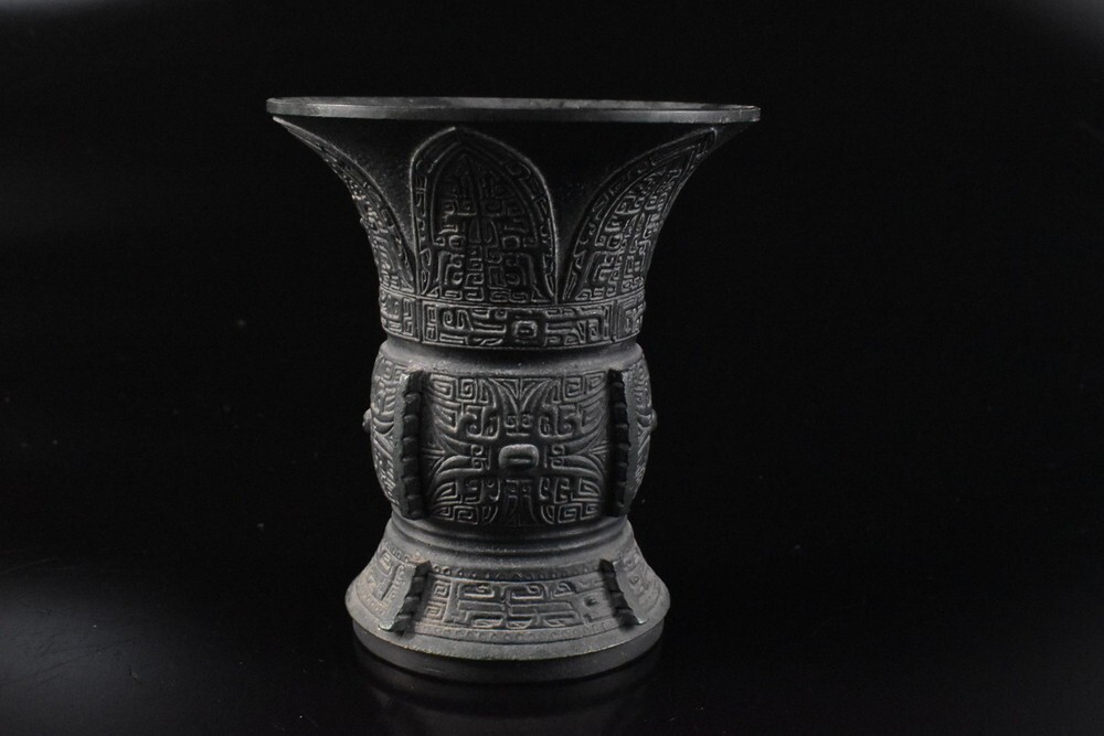 【雲】某資産家放出品 銅製 模様彫刻花瓶 古美術品(花器花入旧家蔵出) F8321拍卖