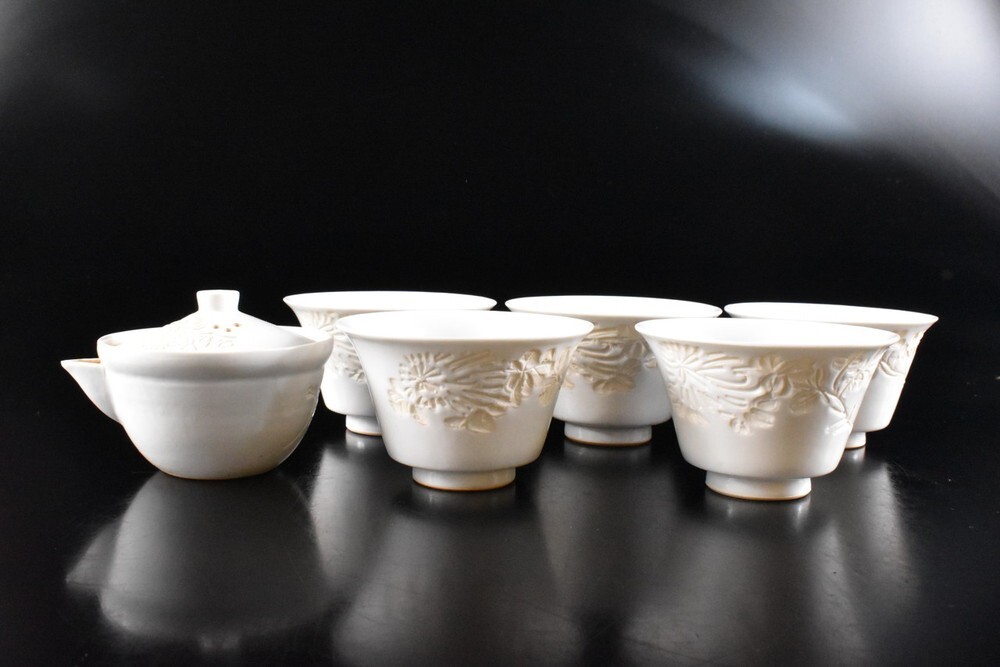 【雲】某コレクター買取品 出石焼 白磁花彫刻 急須湯呑 古美術品(煎茶道具) F8662拍卖