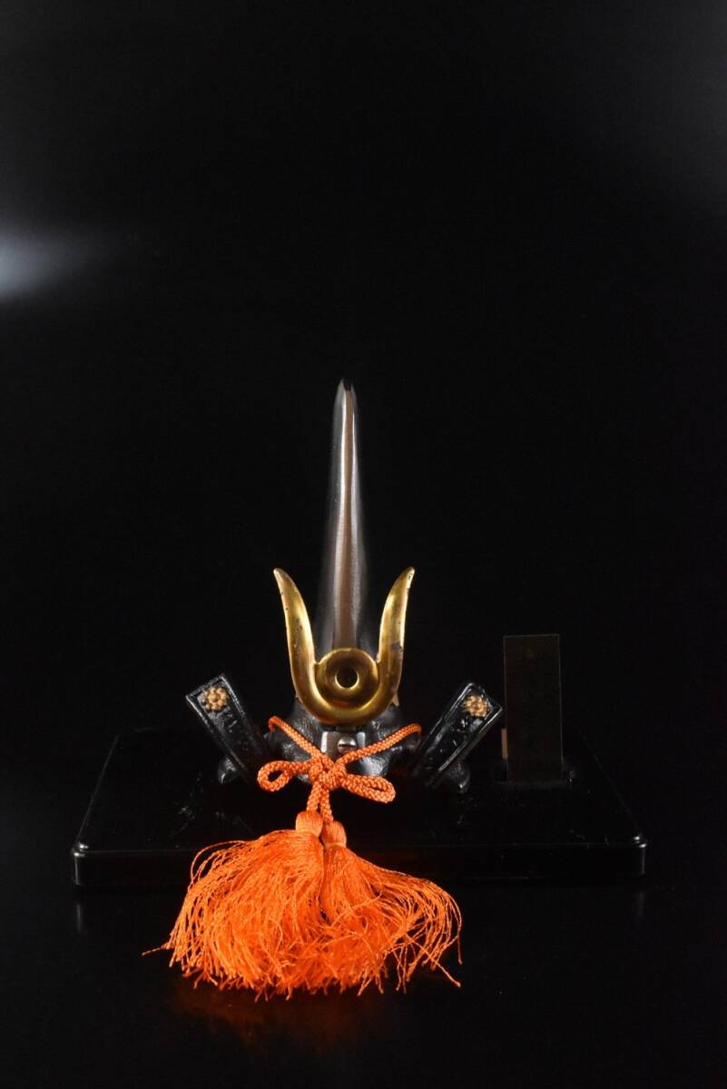 【雲】某名家買取品 鉄製 日本の侍 兜 台付 武具侍日本刀 古美術品(オブジェ) F8901拍卖
