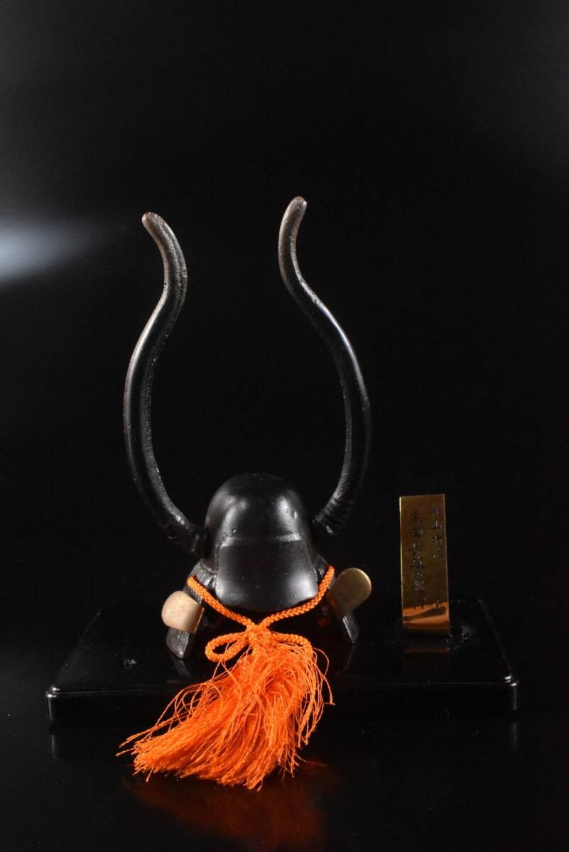【雲】某名家買取品 鉄製 日本の侍 兜 台付 武具侍日本刀 古美術品(オブジェ) F8900拍卖