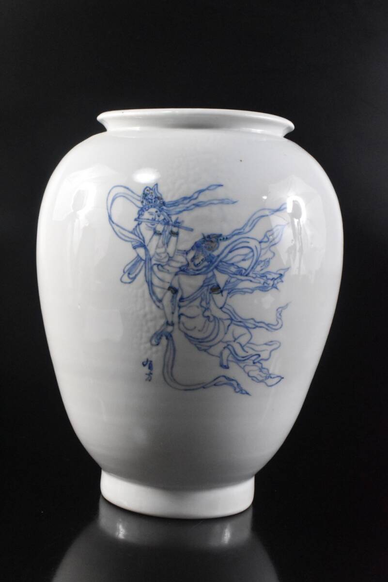 【雲】某名家買取品 有田 染付 天女絵付 花瓶 在銘 古美術品(花器花入) F8867拍卖