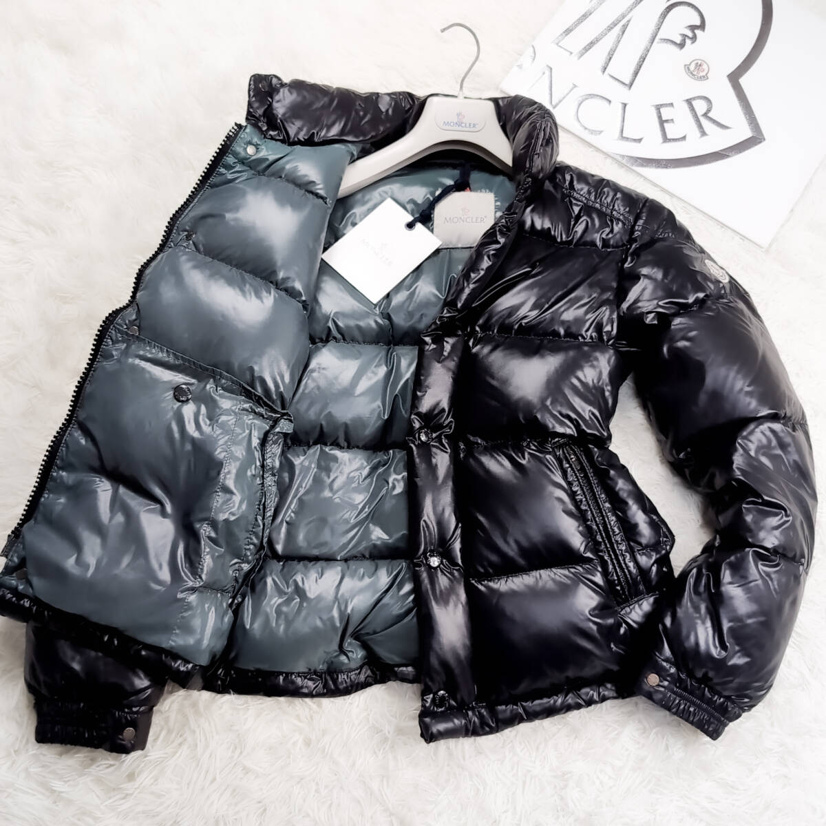 定価39万!袖ロゴMONCLERダウンジャケット認証済み確実正規品ポイント袖ロゴワッペン光沢黒シャイニーブラックM~S希少サイズ モンクレール拍卖
