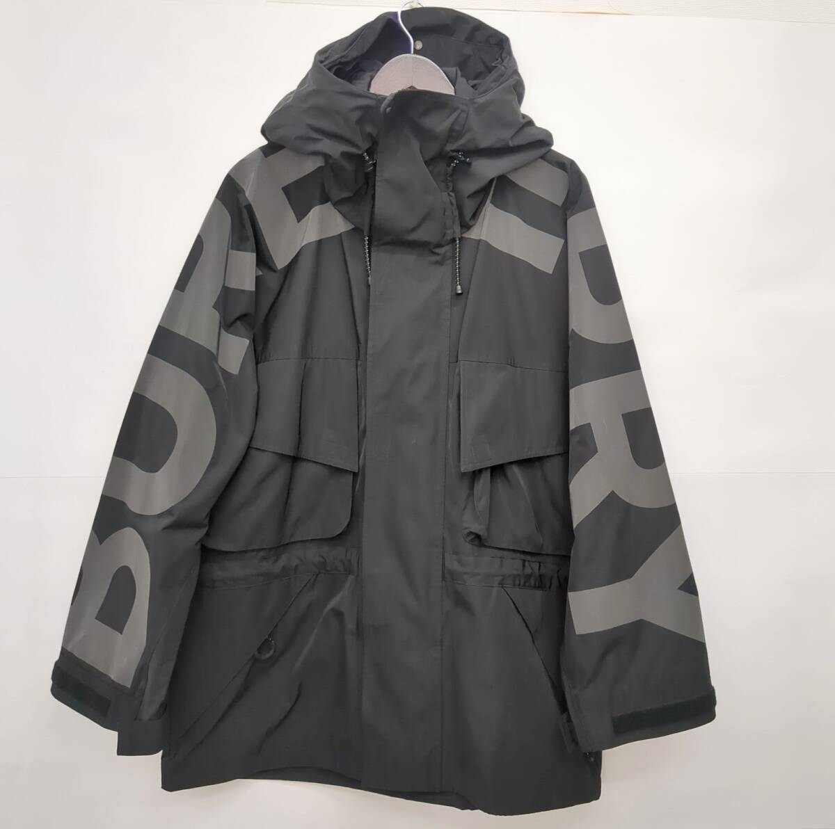 BURBERRY LONDON 22AW ビックロゴプリント ナイロンマウンテンジャケット サイズ L ブラック 8043857 バーバリー ロンドン ◆2005拍卖