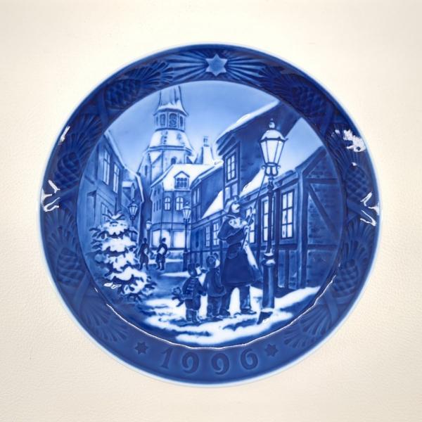 美品】 ロイヤルコペンハーゲン クリスマスイヤープレート 1996年 街灯をともす頃 洋食器 ROYAL COPENHAGEN 3 ◆2005拍卖