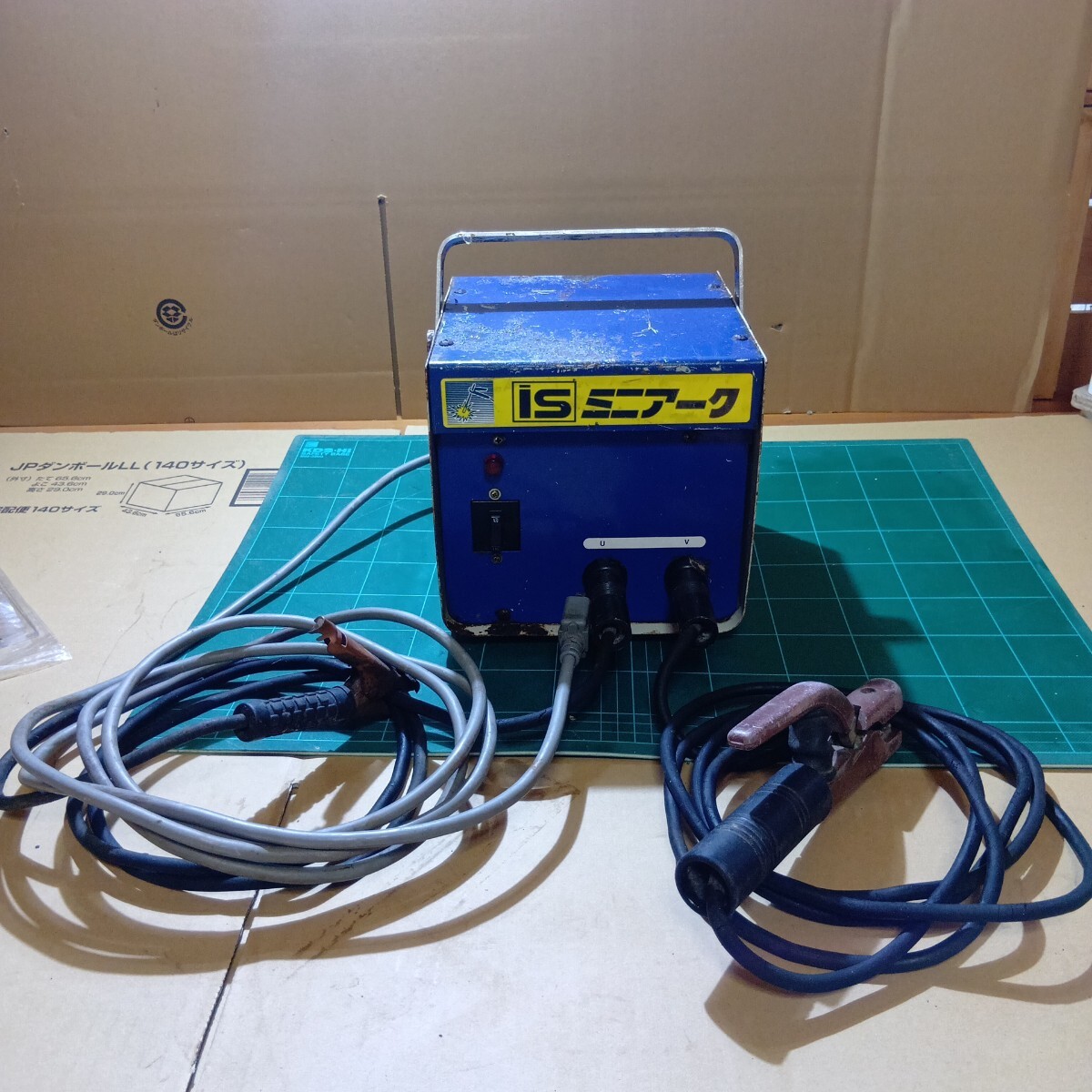 動作確認済 小型交流アーク溶接機 育良精機ISミニアーク 育良精機(IKURA) 小型交流アーク溶接機拍卖