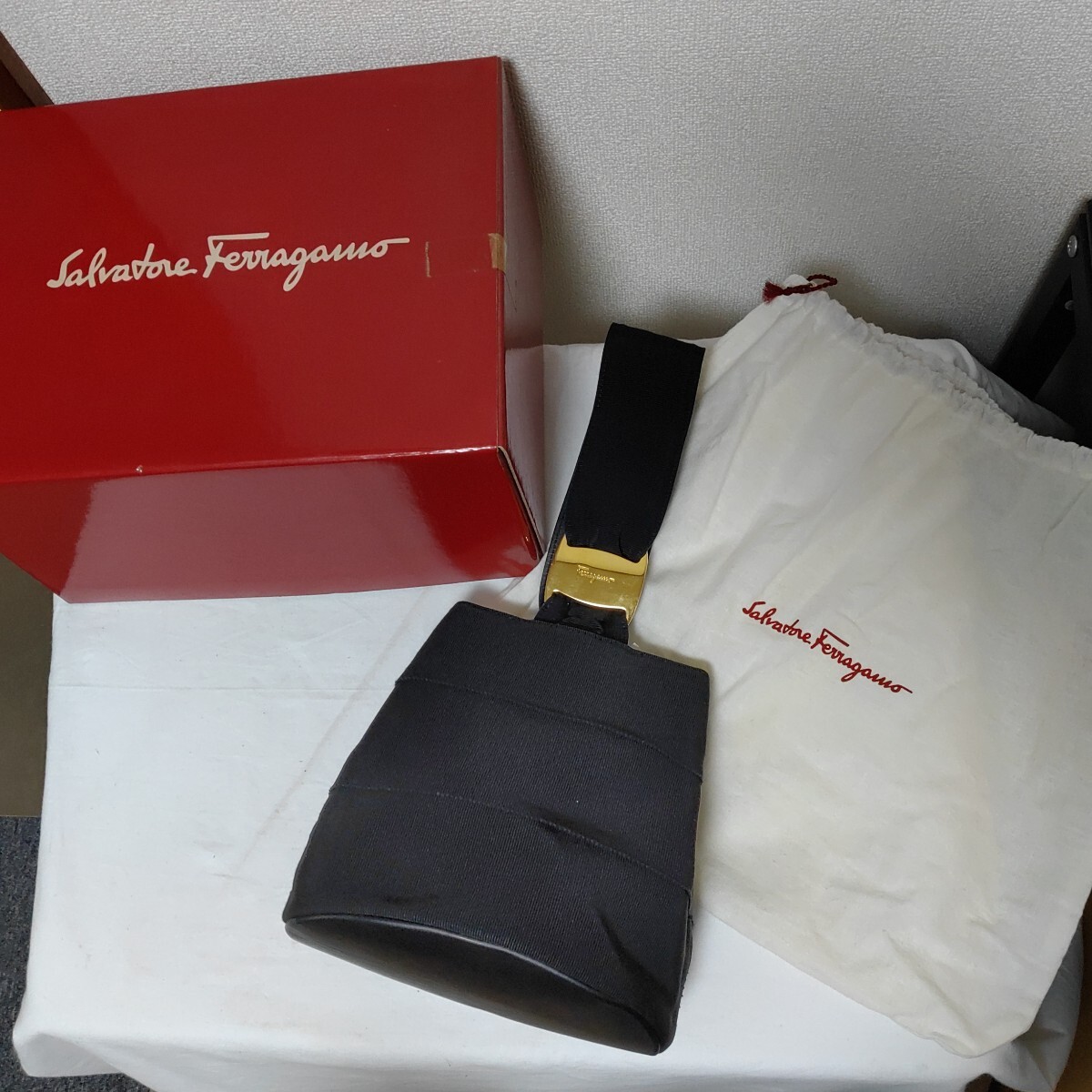 Salvatore Ferragamo フェラガモ●ヴァラティアード●キャンバス カーフ レザー 本革●ハンド バッグ●黒●ゴールド金具 1022-G5-TA13拍卖