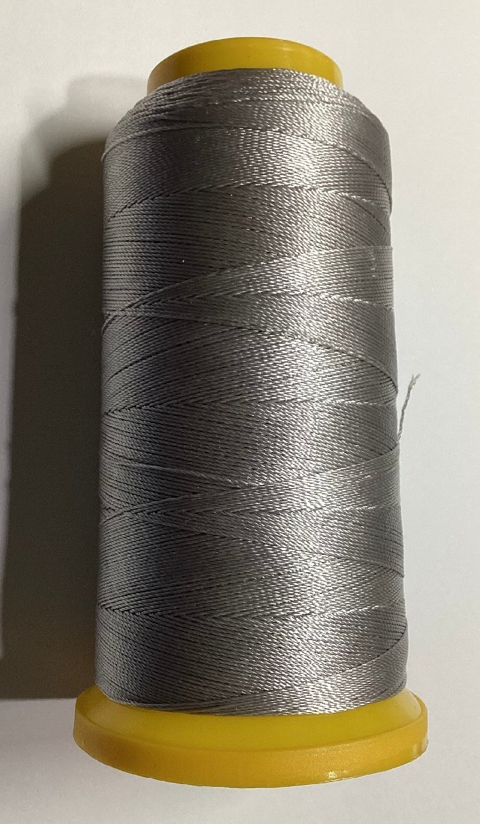 即決☆革用・ミシン糸☆ポリエステル☆焼止可☆薄グレー色☆1巻・太巻☆太糸☆51番拍卖