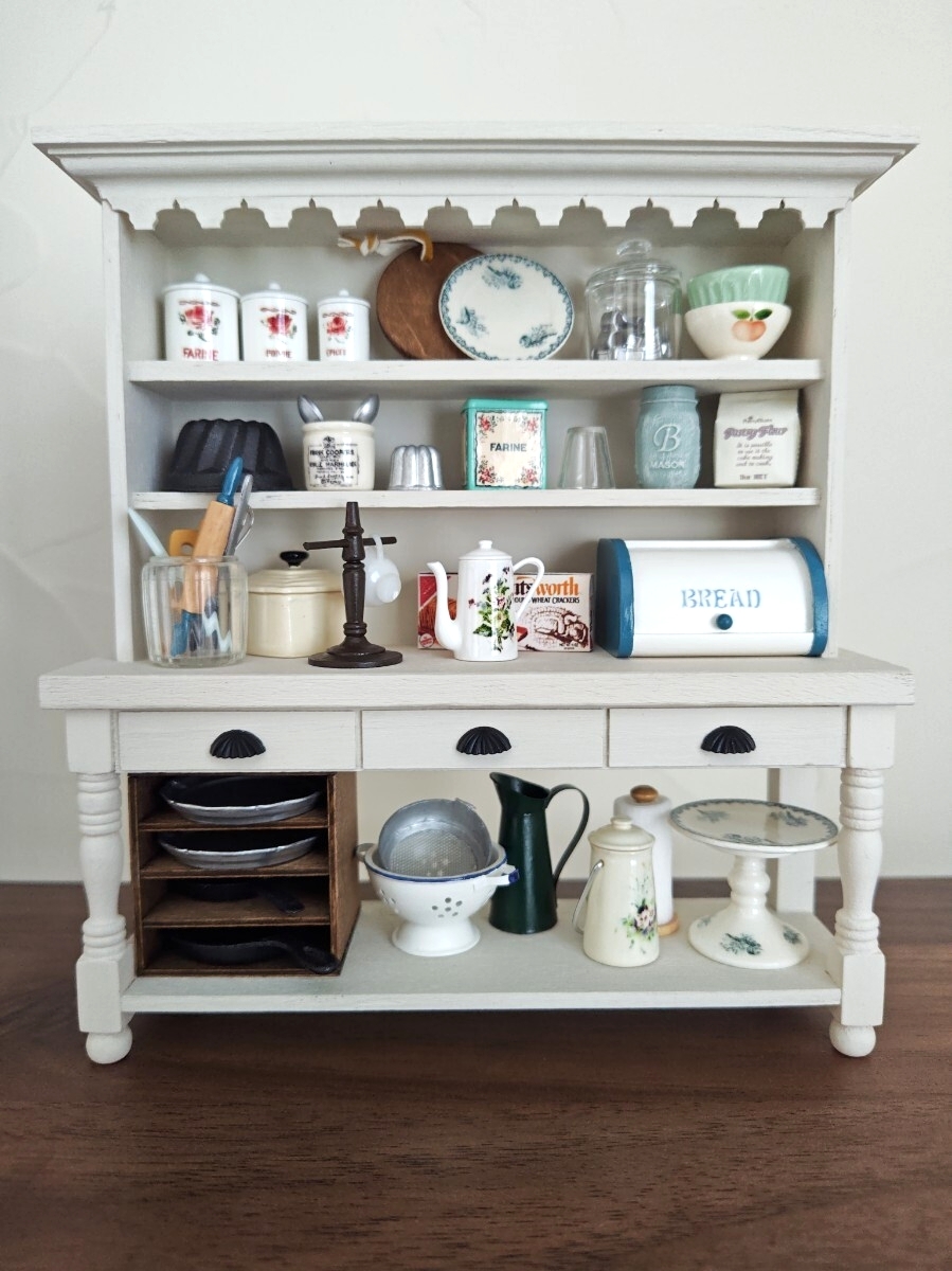 ミニチュア ハンドメイド アンティーク調キッチン棚と小物セット拍卖