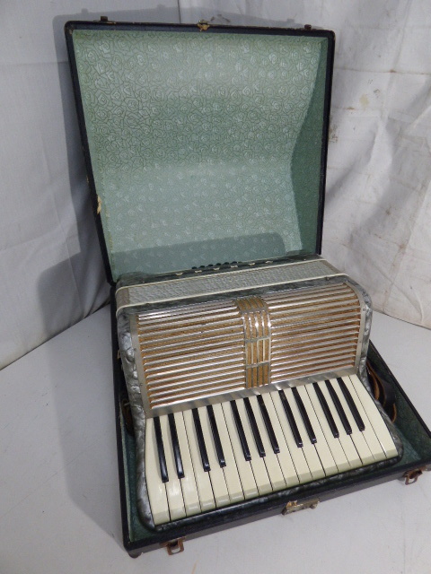 む706.YAMAHA アコーディオン No.384181 30鍵盤 収納ケース付き 鍵盤楽器 拍卖