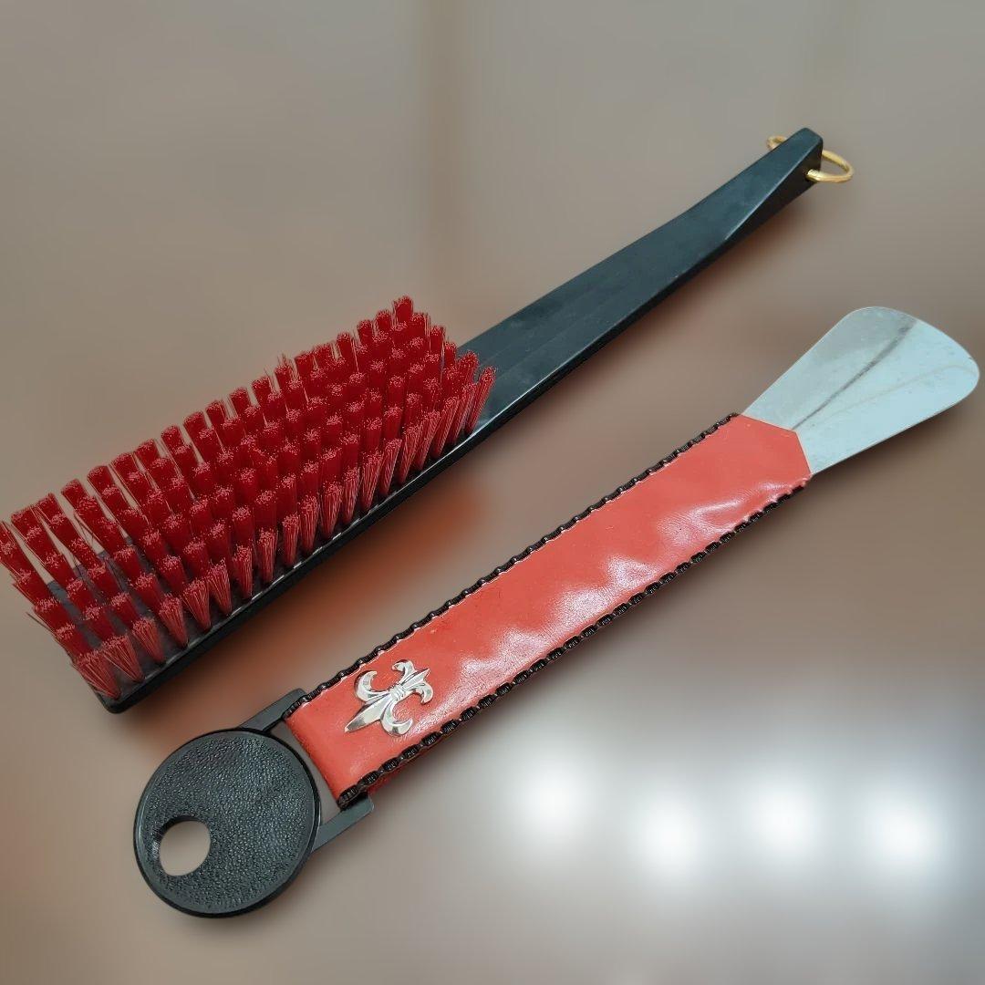 靴べらとコート(洋服)ブラシのセット 自宅保管品 やや保管汚れあり 百合の紋章拍卖