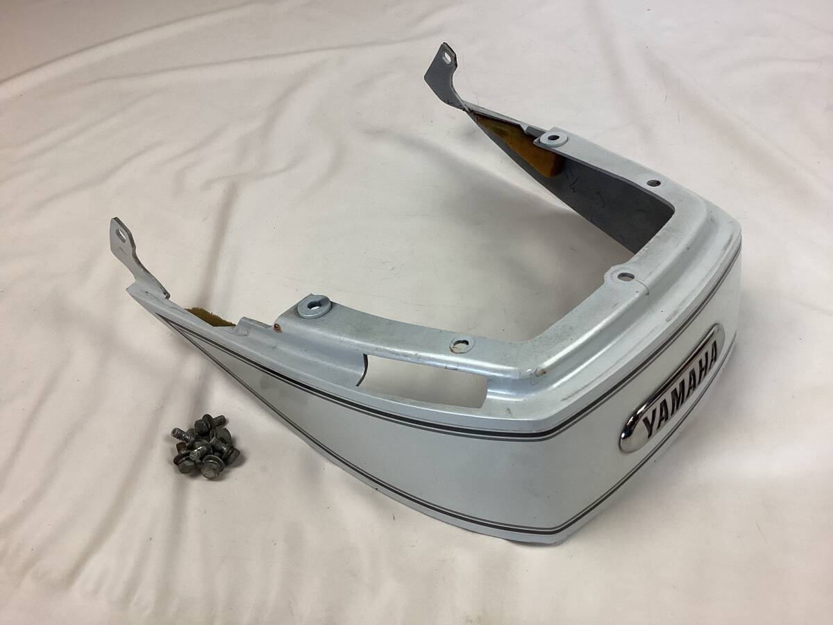 送料無料 SR400 シートカウル 白 ネジ付き テールカウル リアカウル 純正シート用 YAMAHA ヤマハ拍卖