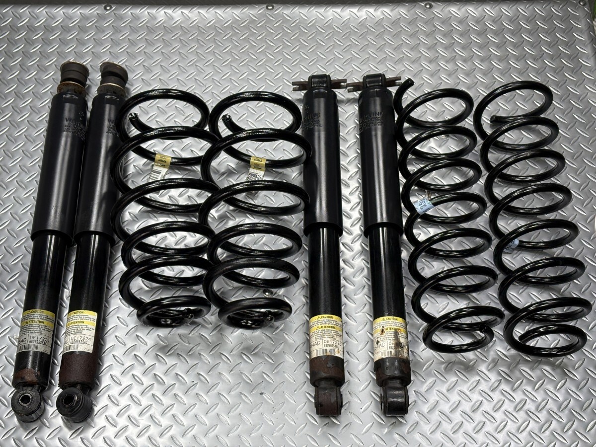 JEEP JK ラングラー 純正 サスキット 品番525AC-OE17224/68069525AC/754AC-OE17225/68066754AC ショックアブソーバー (25090084)拍卖