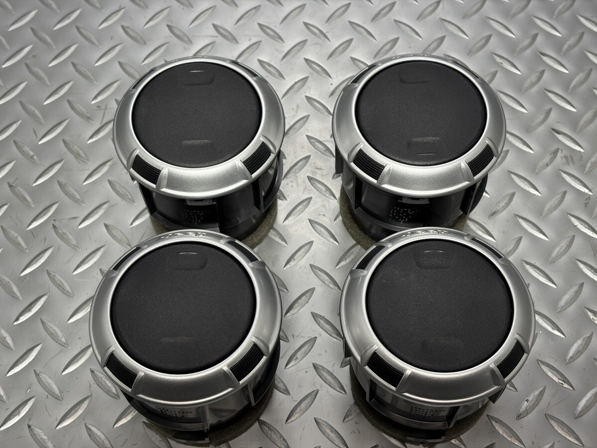 Jeep JK ラングラー 純正 エアベント4個 品番1QC05TRMAA/1QC07TRMAA/M01001000AH/M01001001AASA エアコン吹き出し口 (25090090)拍卖