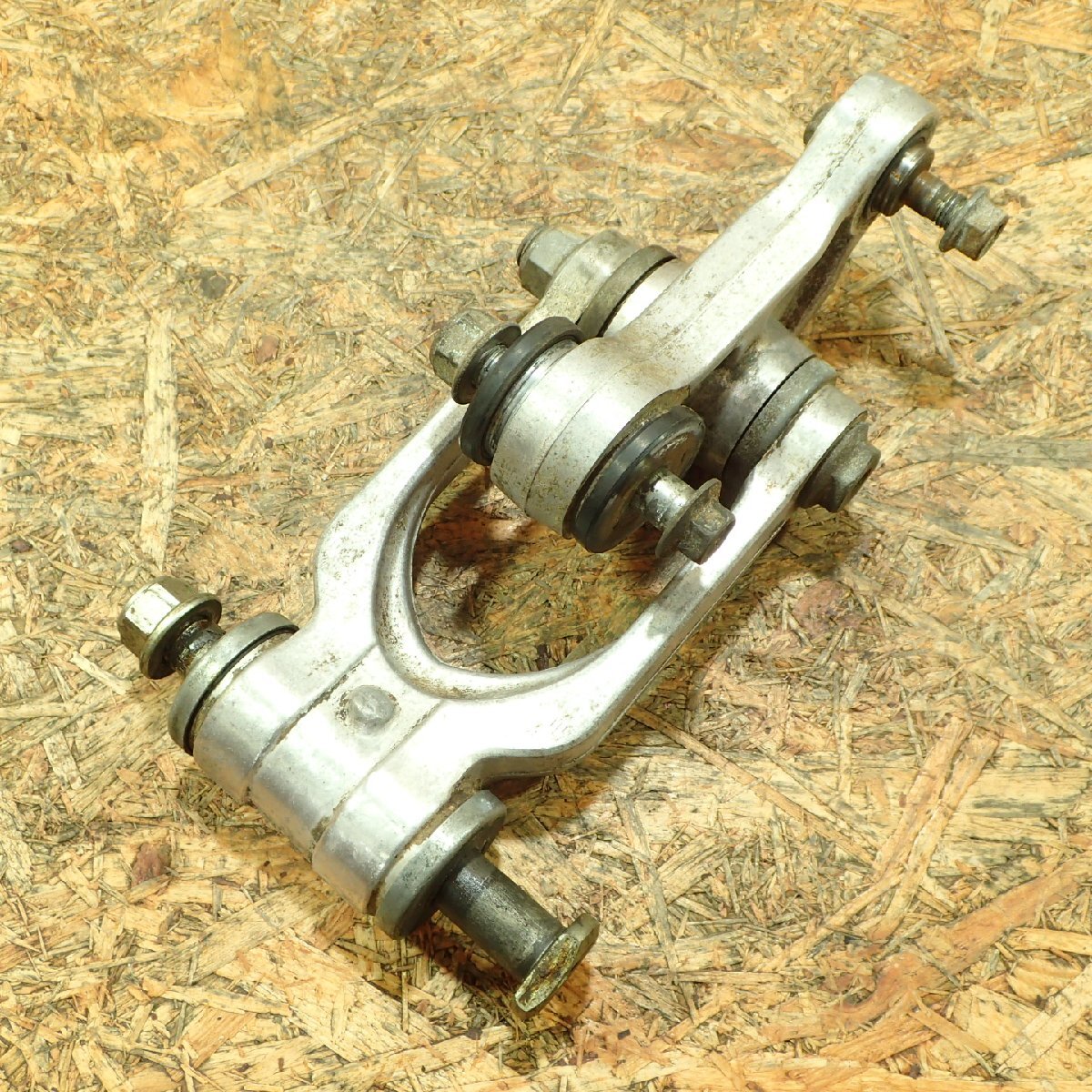 【送料Sサイズ】SUZUKI SJ14A-1020*** RMX250S リアサスペンションリンク 検.( 202510 5 火2拍卖