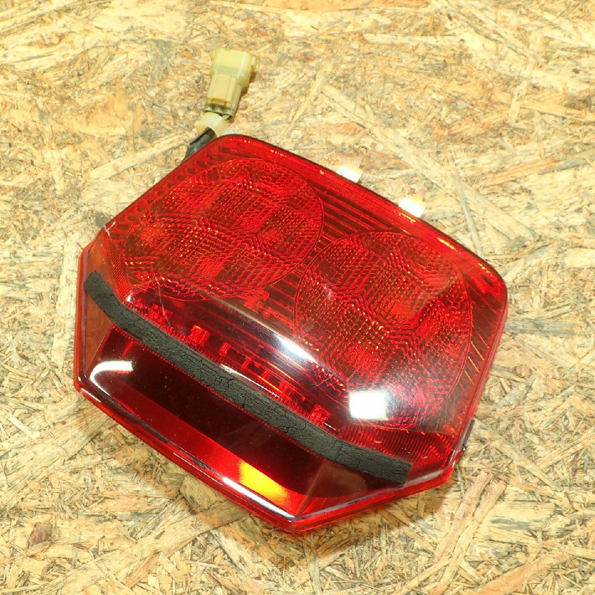【送料SSサイズ】HONDA NC39-1054*** CB400SF VTEC3 テールランプ 検.( スペック3 SPEC3 202510 28 火9拍卖
