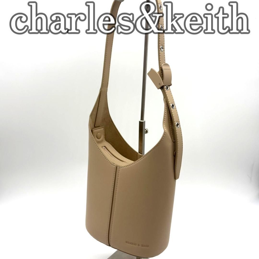 【タグ付き未使用級超美品】charles&keith Altea チャールズアンドキース アルテア バケツバッグ ベージュ バケット ショルダーバッグ拍卖