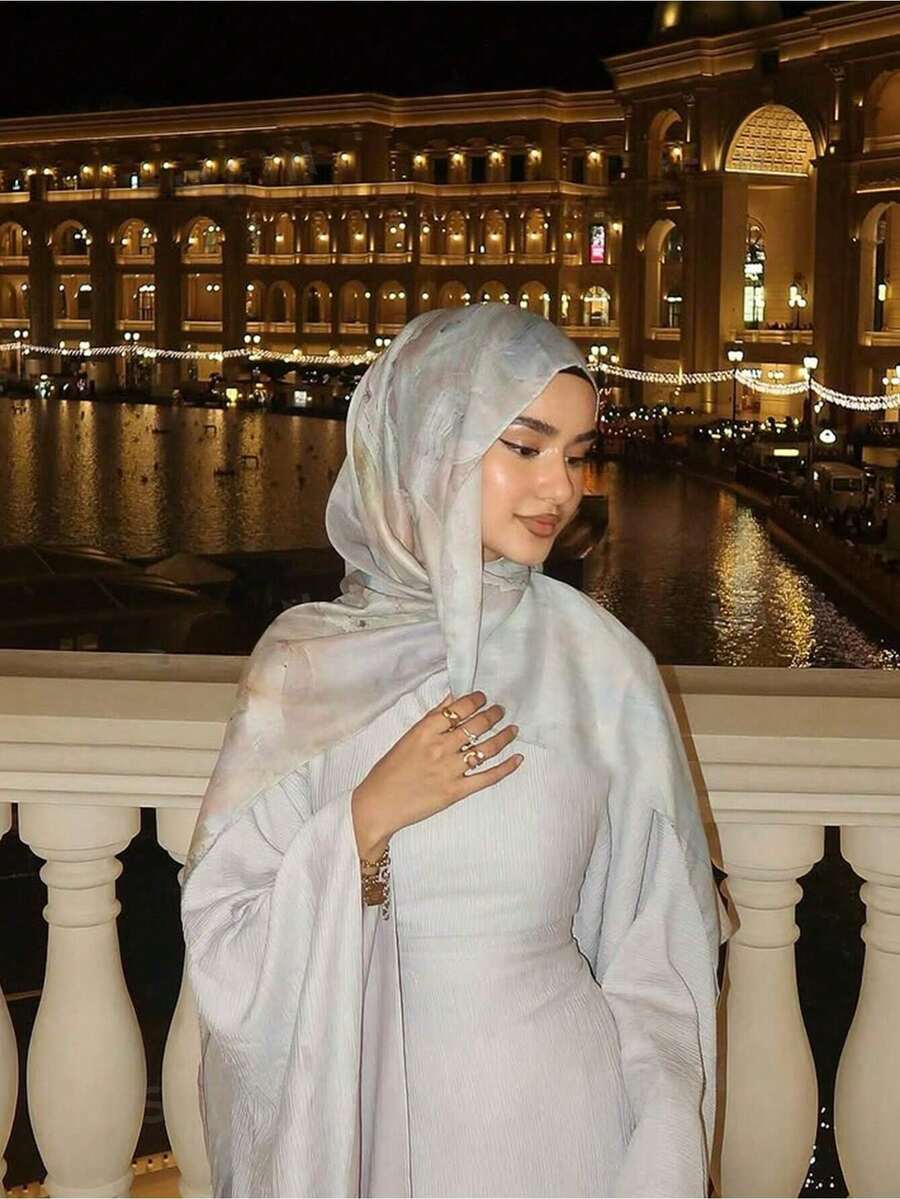 アクセサリー レディース スカーフ 1枚 水彩プリントヒジャブ、ファッショナブルで優雅な多用途スカーフ、軽量片面プリント素材のムス拍卖