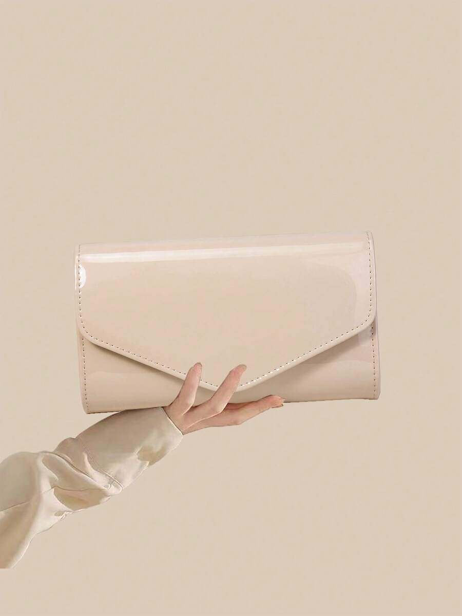 バッグ レディース ドレスバッグ これは、ラッカーPU素材で作られたエンベロープ式の夕方バッグです。デザインはシンプルでスムーズで拍卖