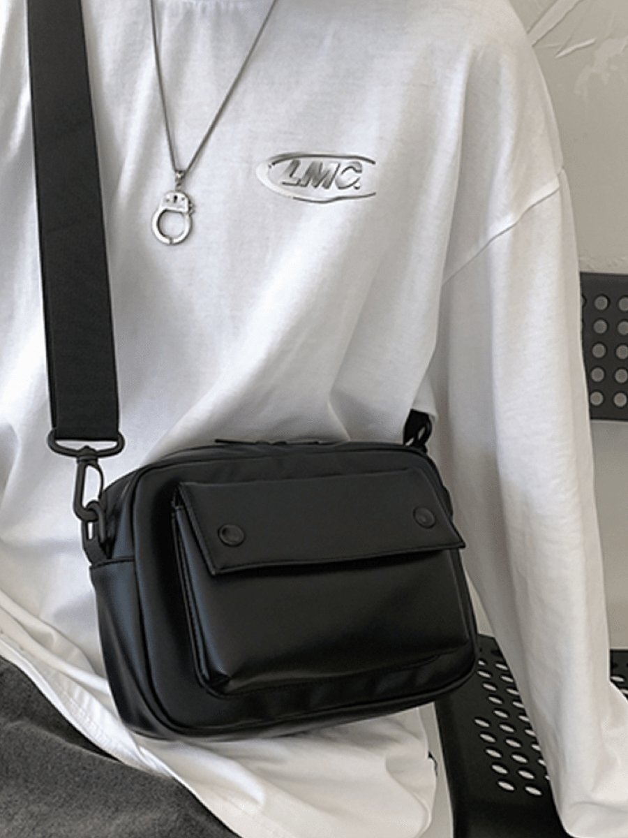 バッグ メンズ ショルダーパック メンズ 無地 PUレザー 大容量 フラップ ジッパー スクエア メッセンジャーバッグ、通勤や日常拍卖