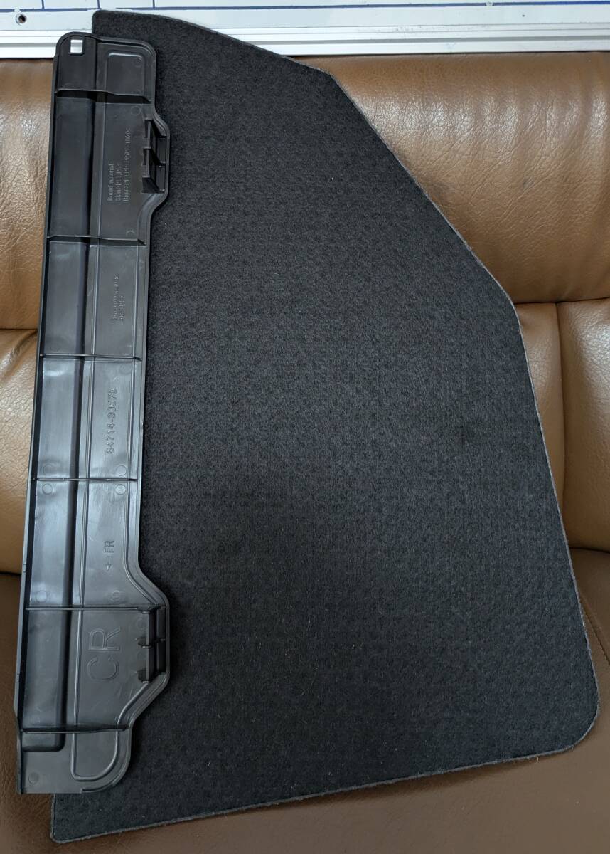 トヨタ クラウン ハイブリッド DAA-AWS210 ラゲージコンパートメントトリム 右サイドカバー *64714-30570*拍卖