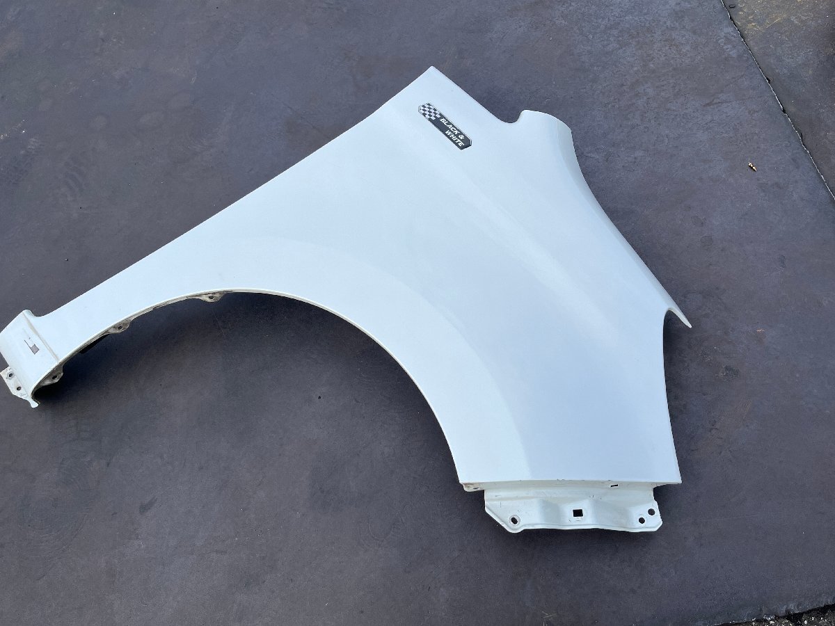平成26年 SUZUKI スズキ ソリオ MA15S BLACK&WHITE フロント右フェンダー 18拍卖