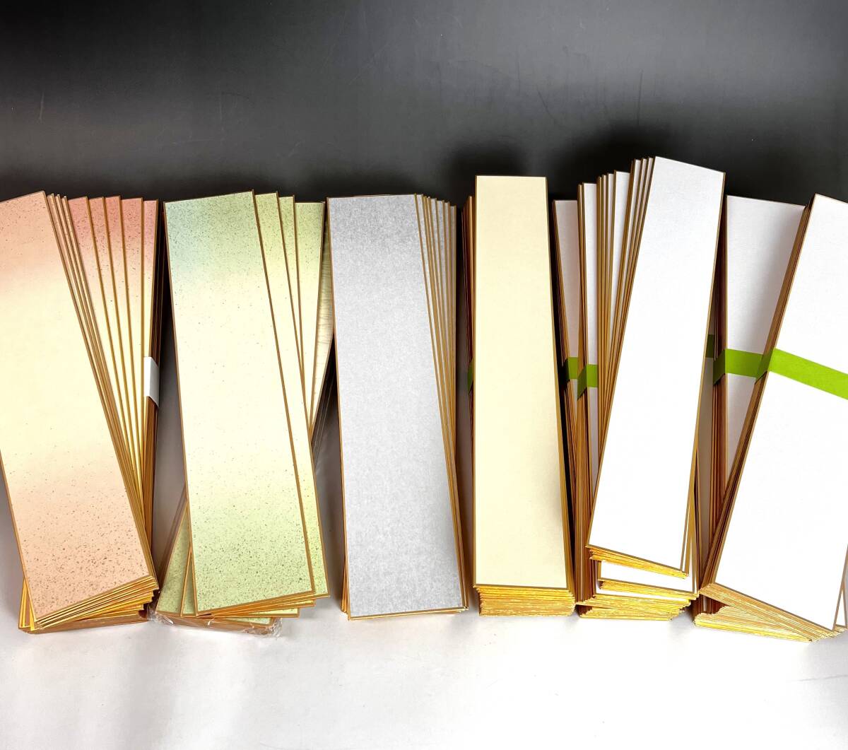 新品119枚セット【広巾 銀潜紙・並巾 画仙短冊・鳥の子天地ぼかし 巾広短冊・鳥の子 並巾短冊】俳句 額縁 書道 日本画 和歌拍卖