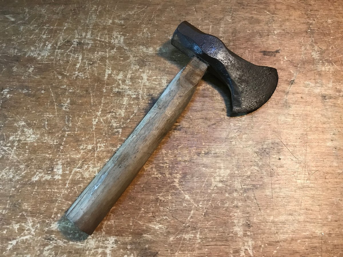 AB-0096■送料込■ 斧 鉈 なた まさかり 薪割り 枝切 両刃 刃物 大工 道具 工具 古道具 古民具 アウトドア 刃幅:9cm 1074g /くMAら拍卖