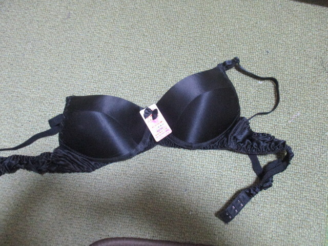 未使用 シルクブラジャー 黒 40 送料1枚290円、2枚390円拍卖